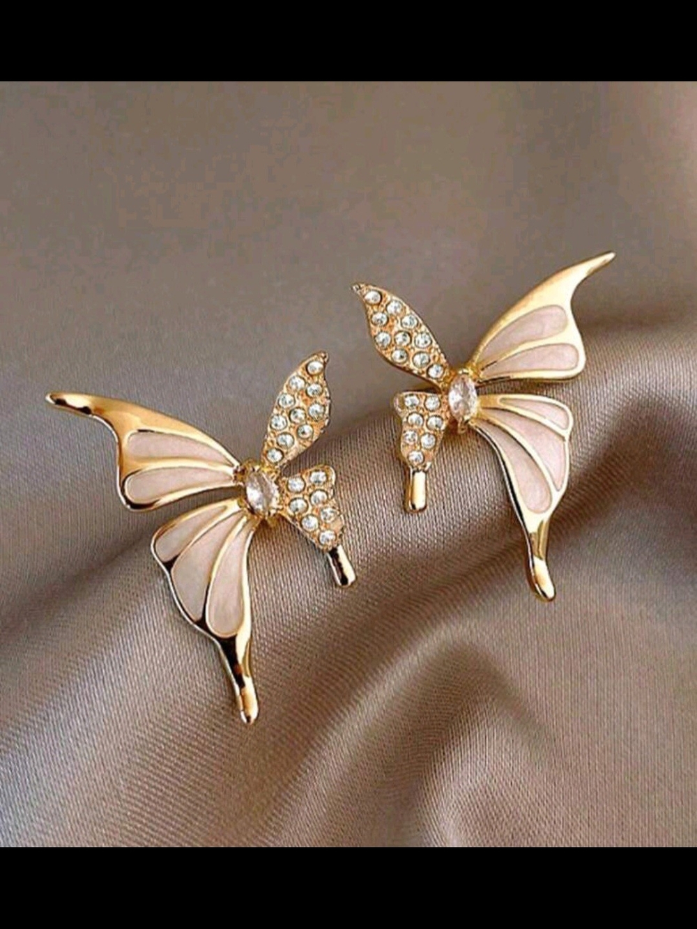 Rhinestone Gold Tone Dainty Butterfly 🦋Earrings New!